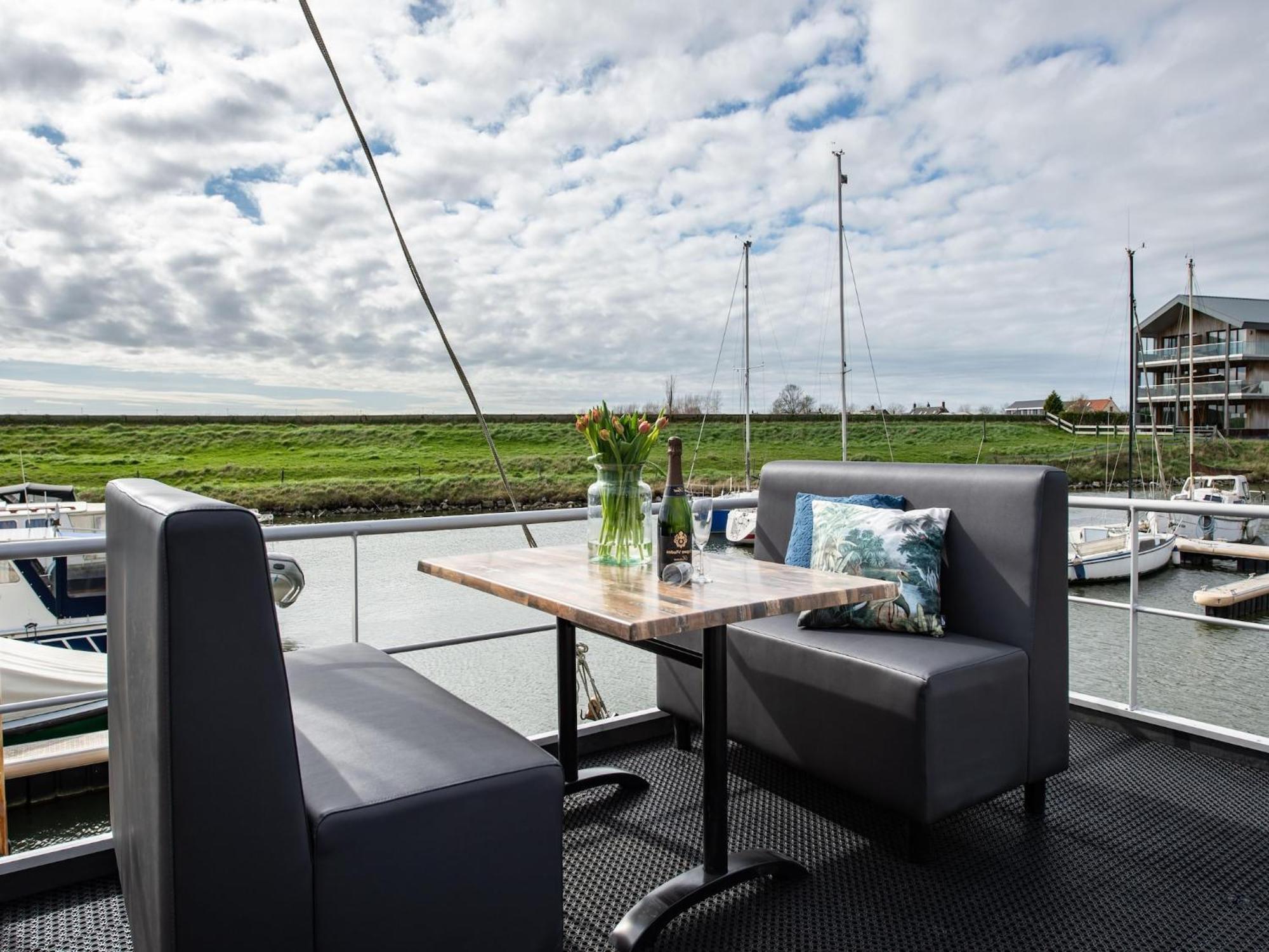 Waterlodge Blue Lagoon On A Jetty For 4 People Kamperland Exterior foto